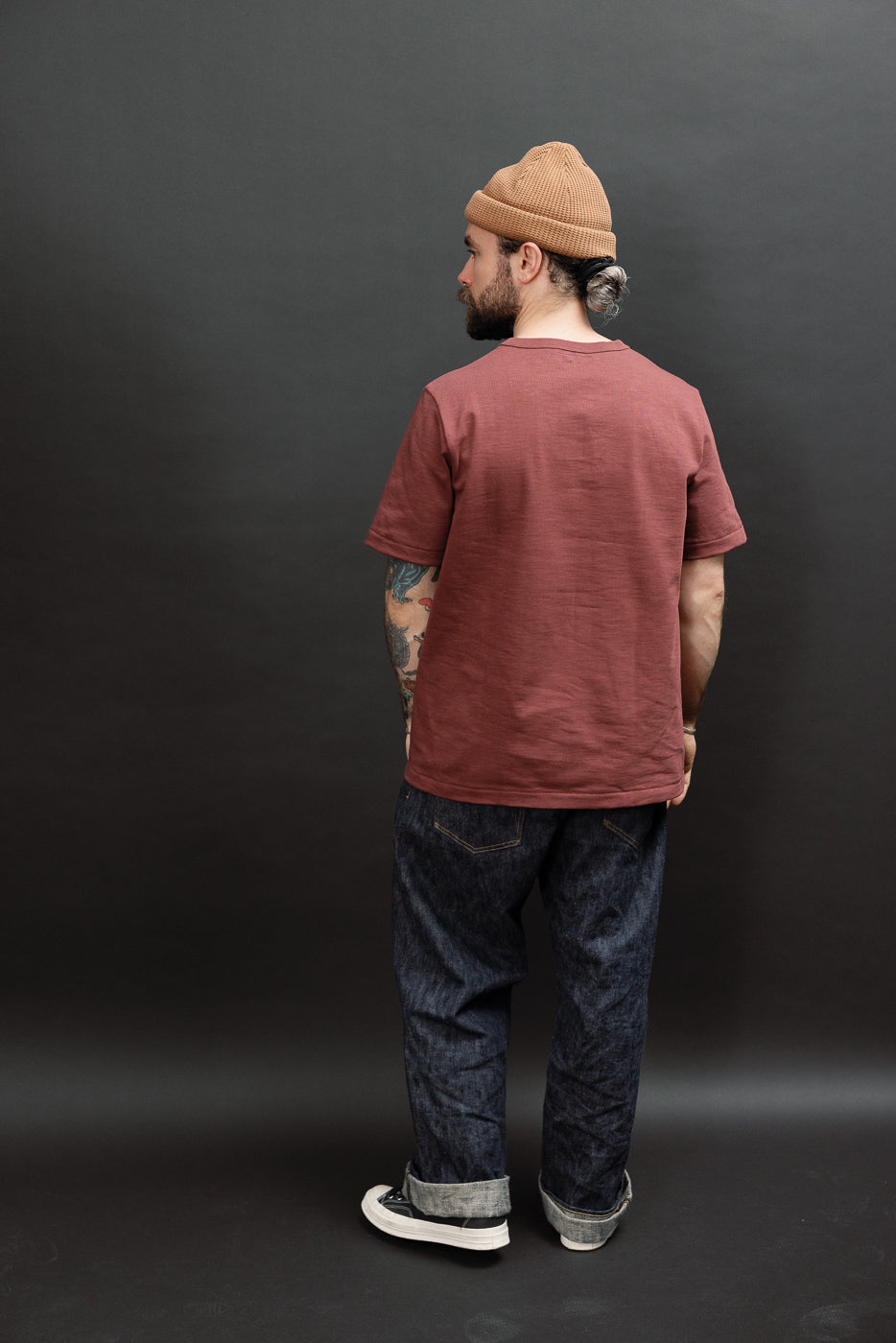 Back view, full body: 5'9