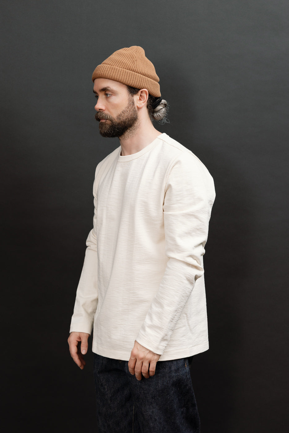 Profile view of male model, 5'9