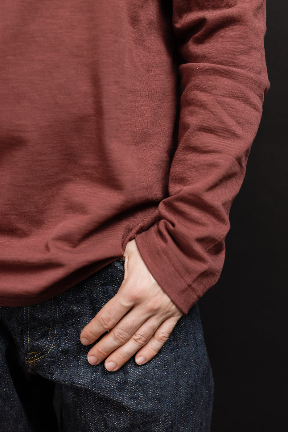 Close-up side view of a male model, 5'9