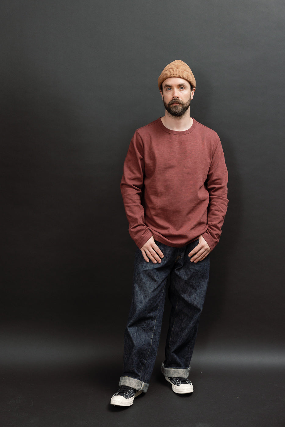 Full body front view of a 5'9