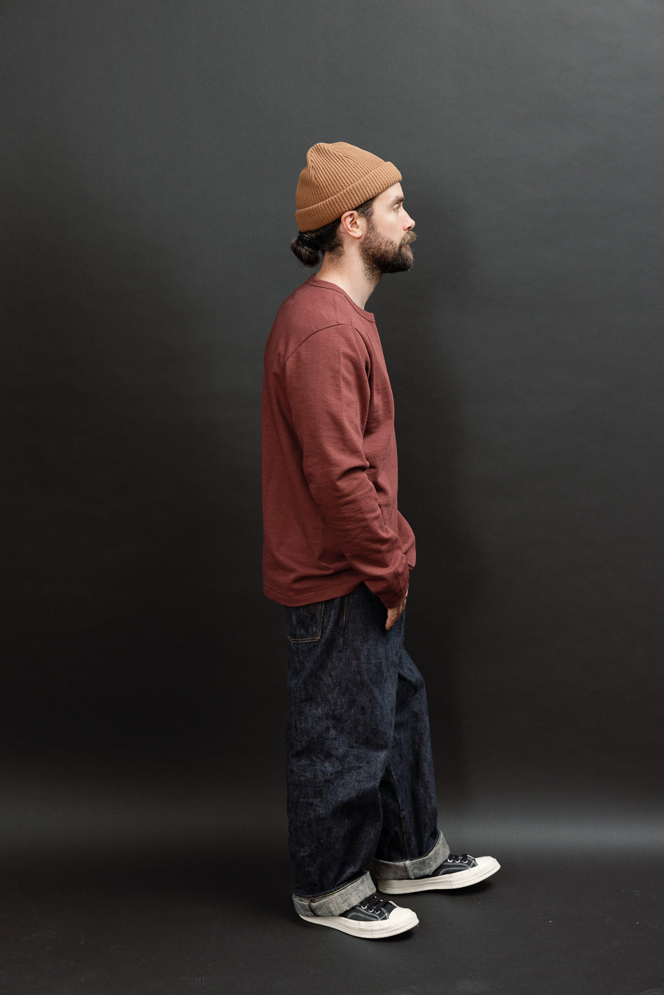 Full body side view of male model, 5'9