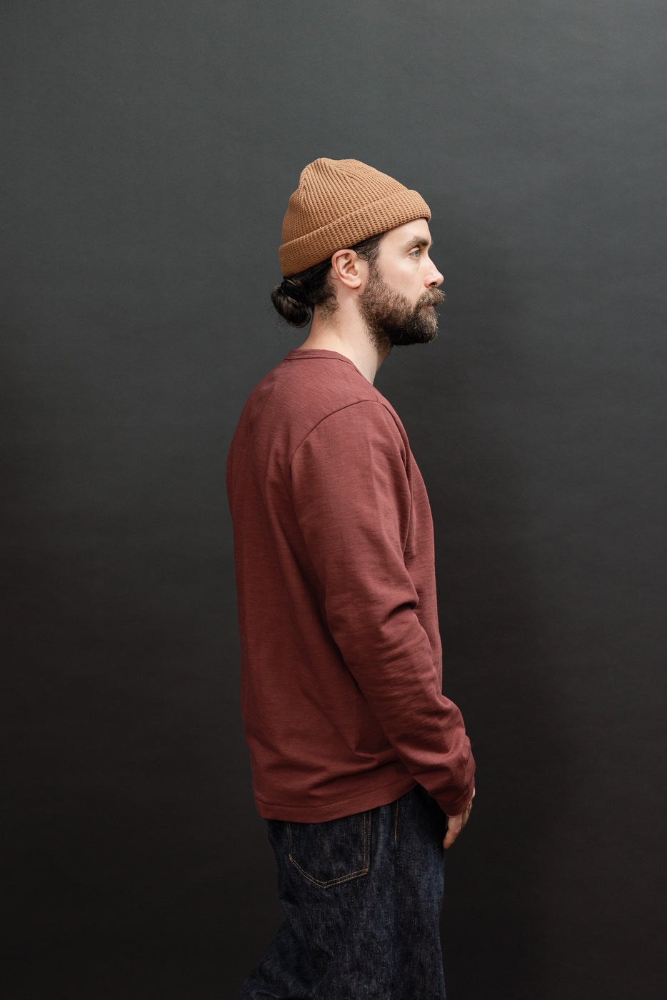 Side profile of a male model, 5'9