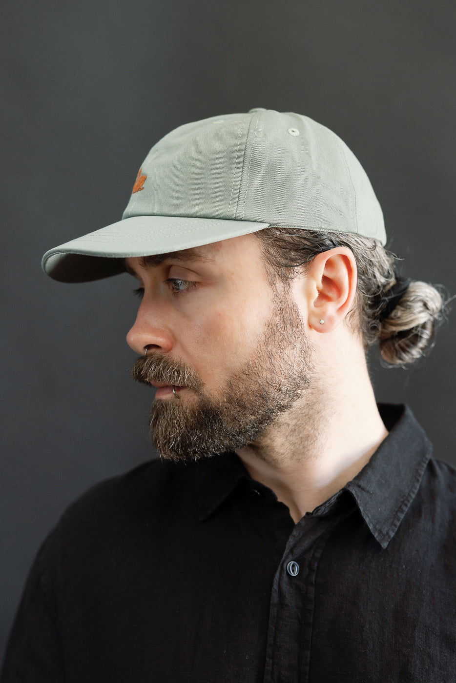 Close-up side view of male model, 5'9