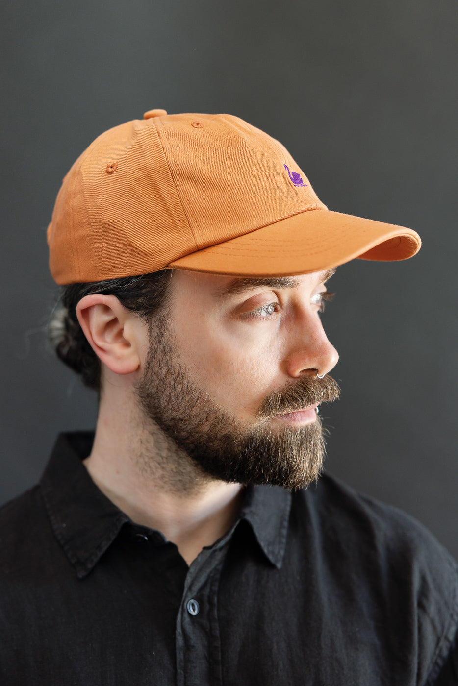 Close-up side view of male model, 5'9