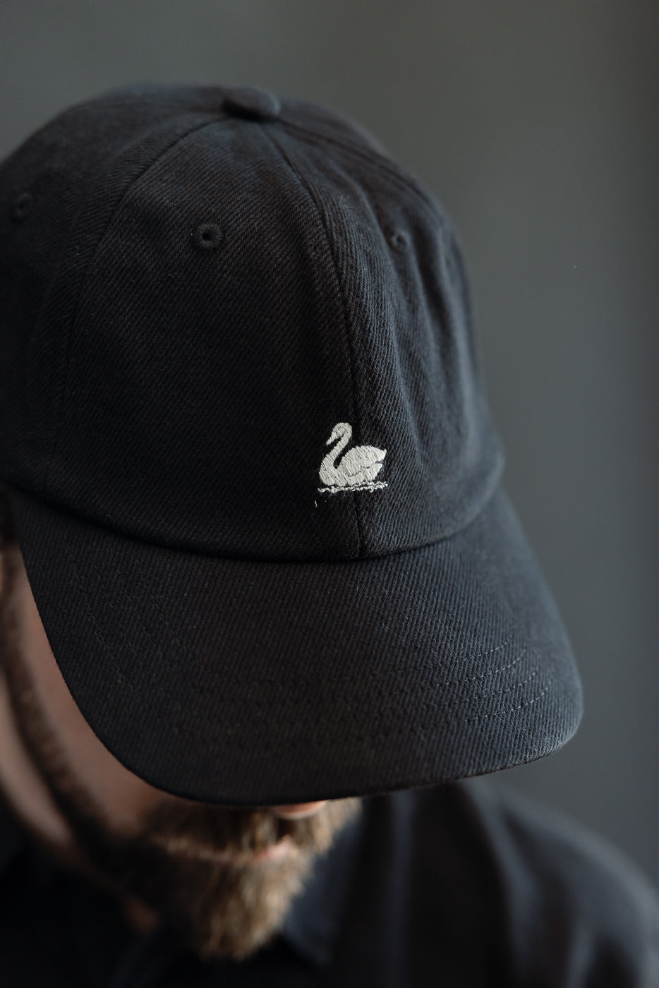 CAP01T.99 - Swan Logo Cotton Twill Cap - Deep Black | Dant
