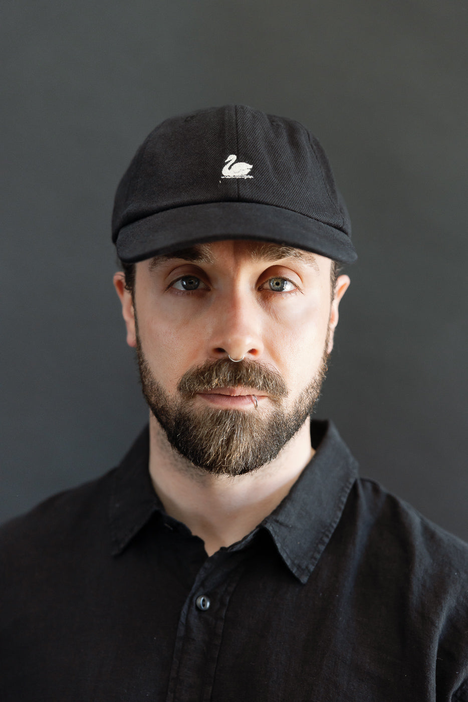 Close-up front view of male model, 5'9