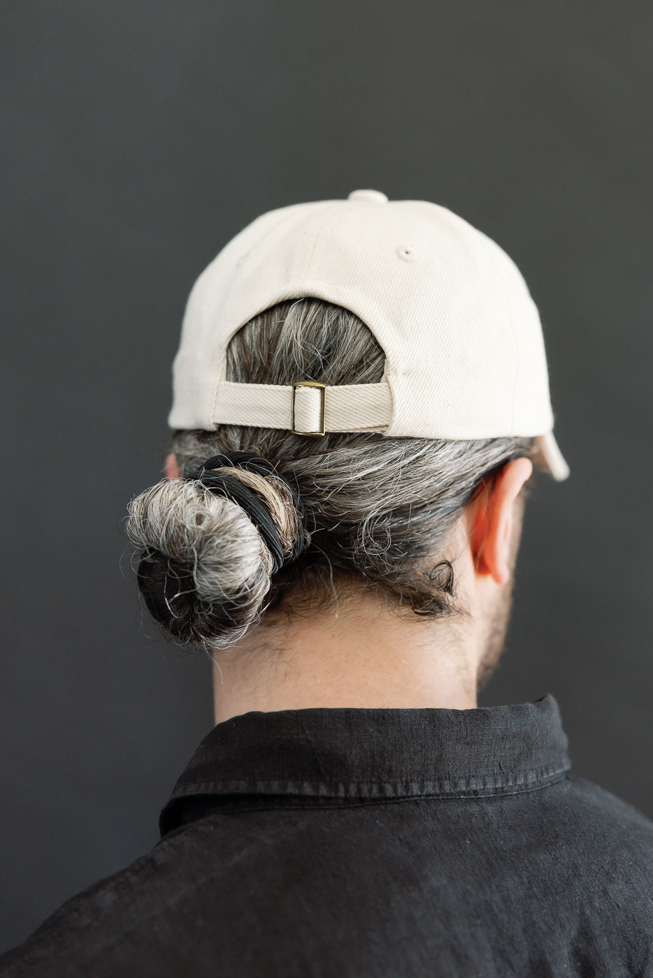 Rear close-up of male model, 5'9