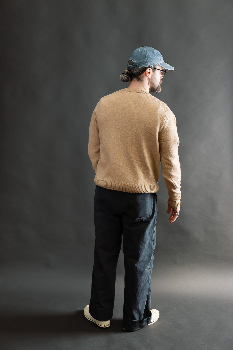 Full body rear view of male model 5'9
