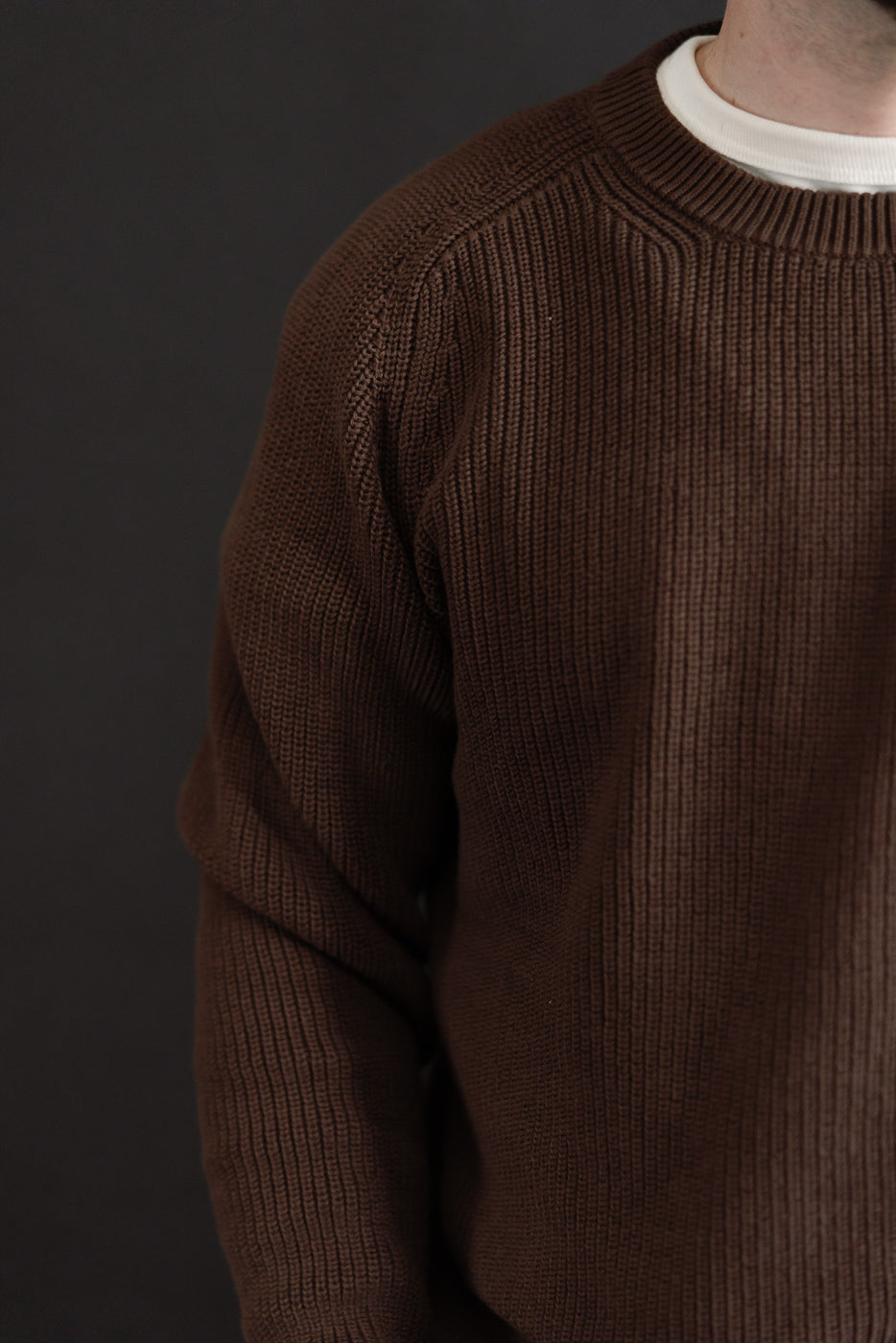 Close-up side view of a brown ribbed knit sweater on a 5'9