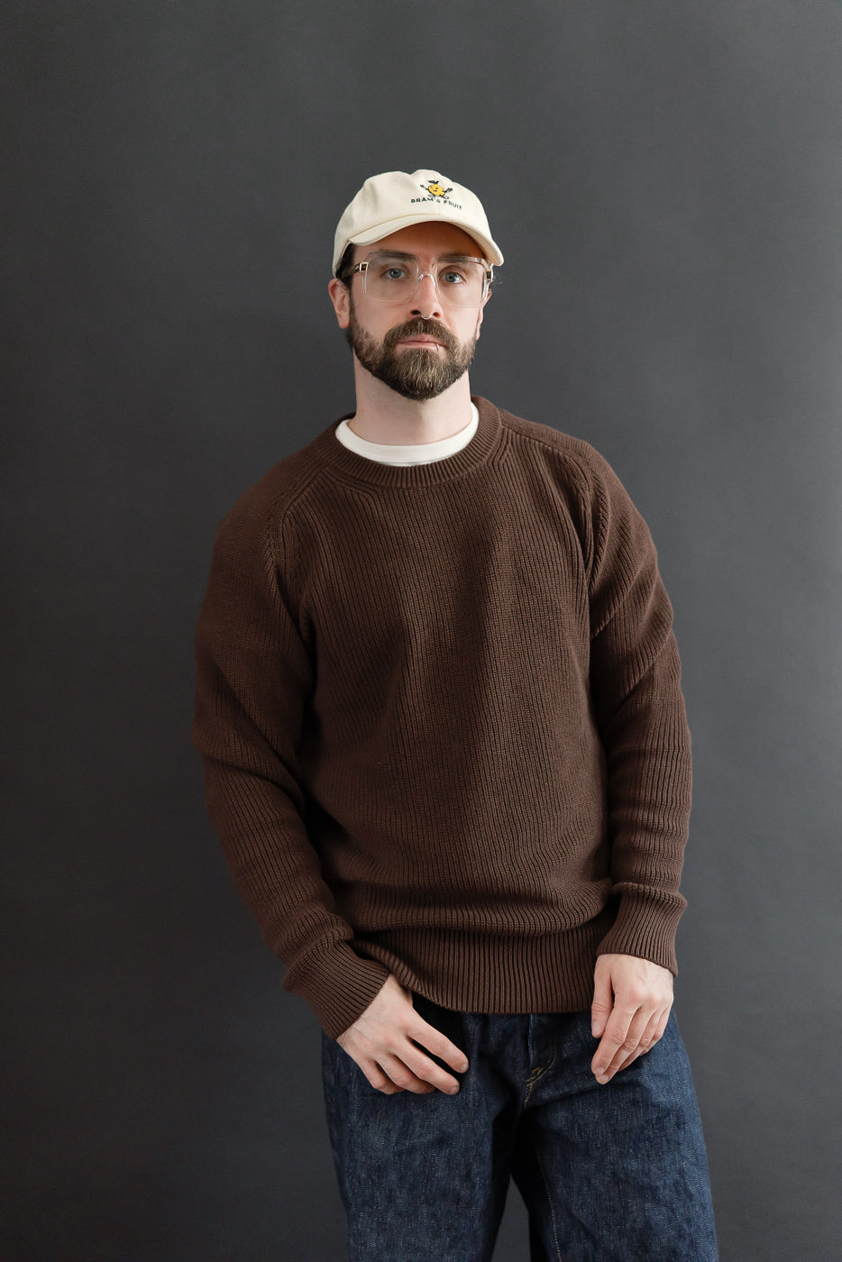 Front view of a male model, 5'9
