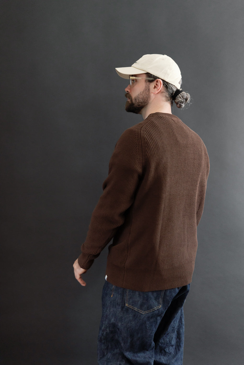 Full body, rear three-quarter view of a male model (5'9