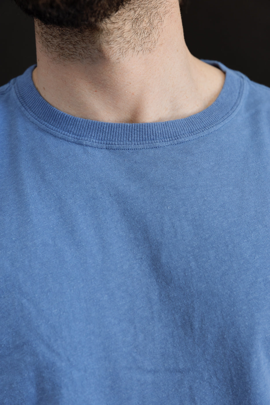 Close-up front view of male model 5'9