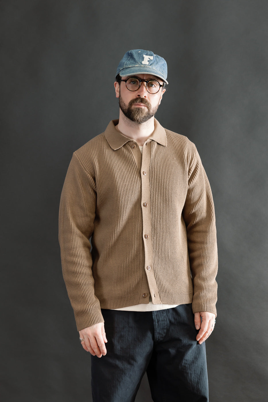 Front view, male model 5'9