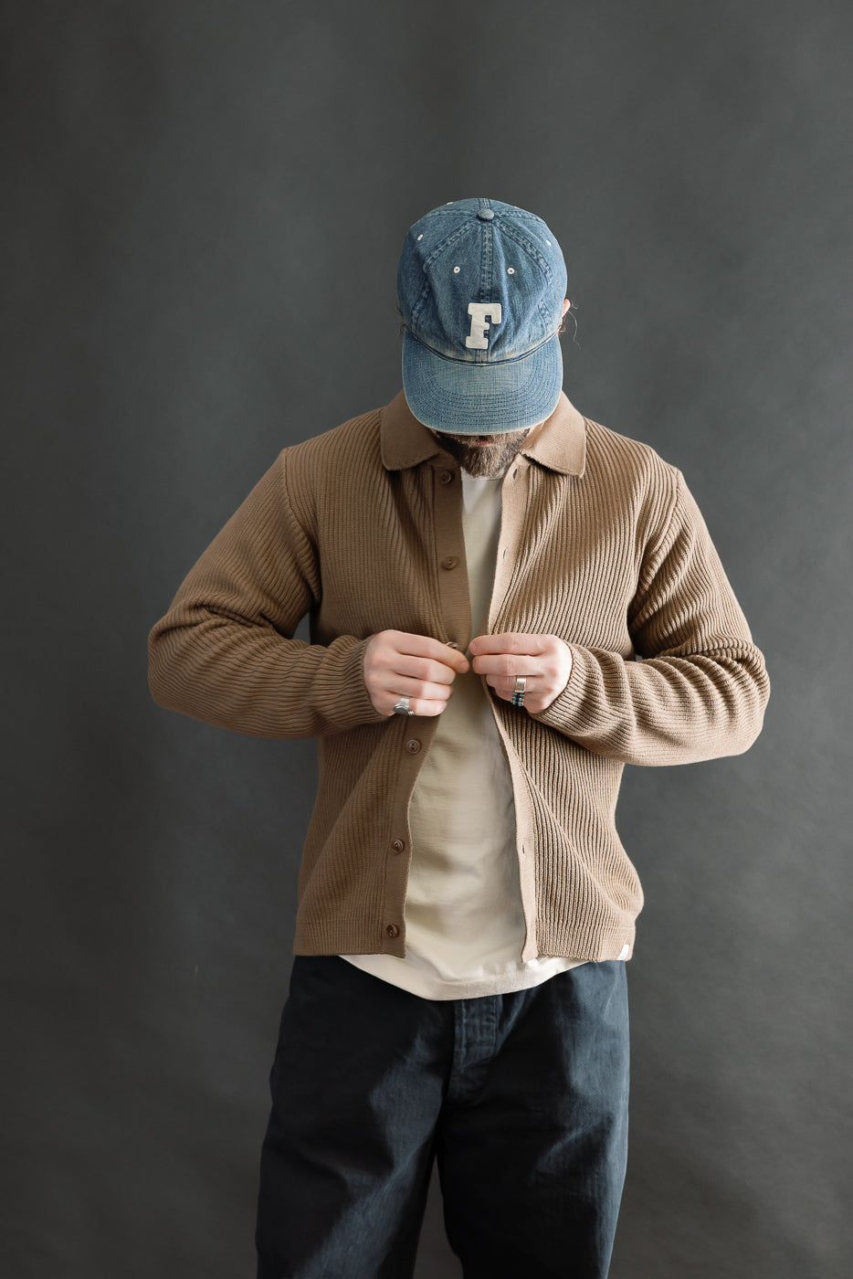Front view, mid-close-up of male model 5'9
