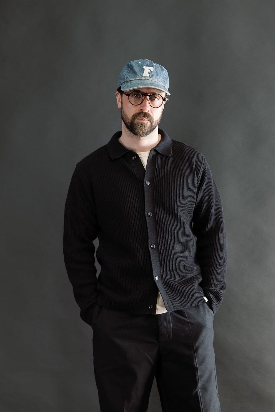 Front view, male model 5'9