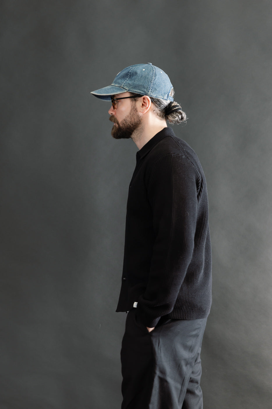 Side view of male model 5'9