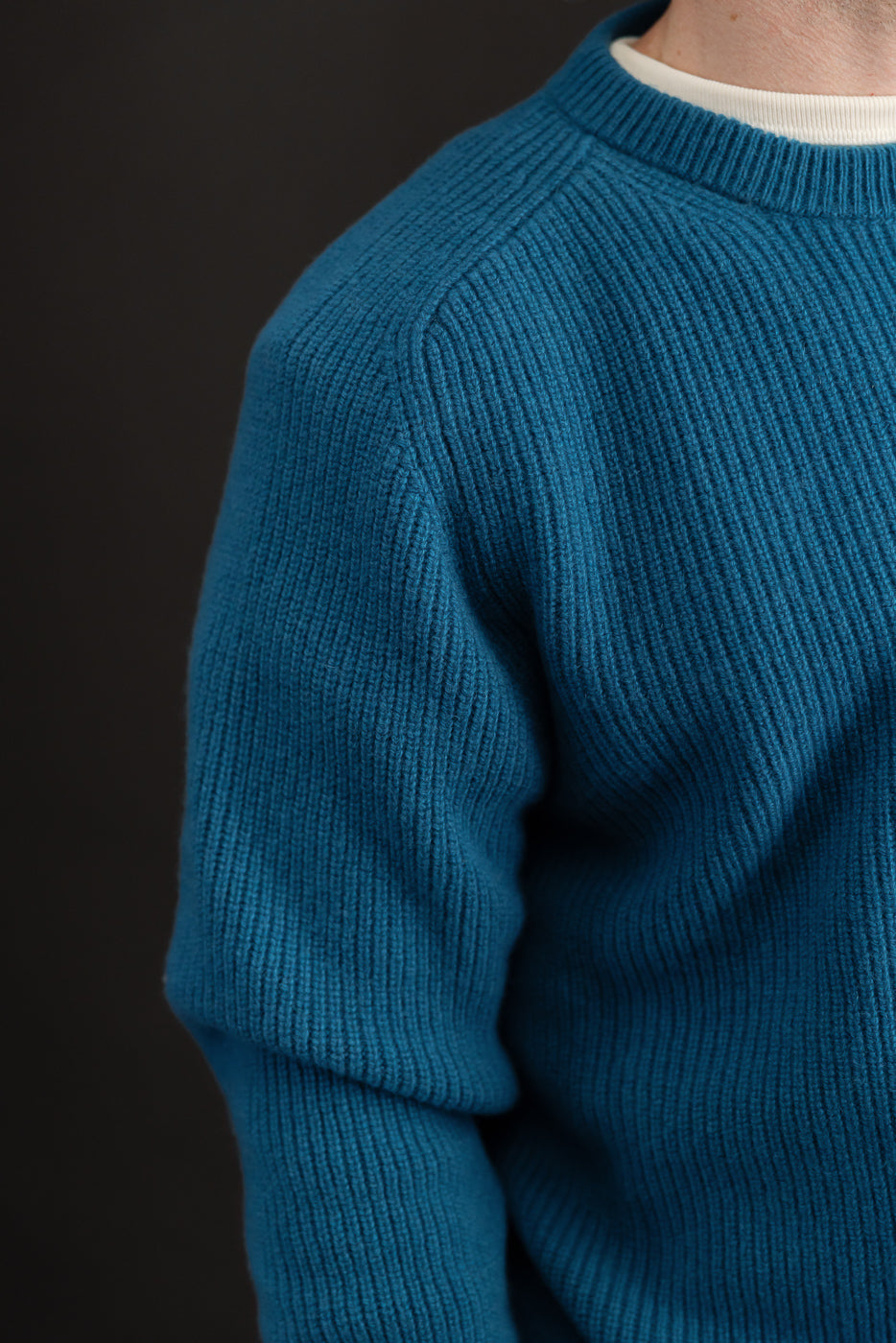 Close-up of a male model (5'9