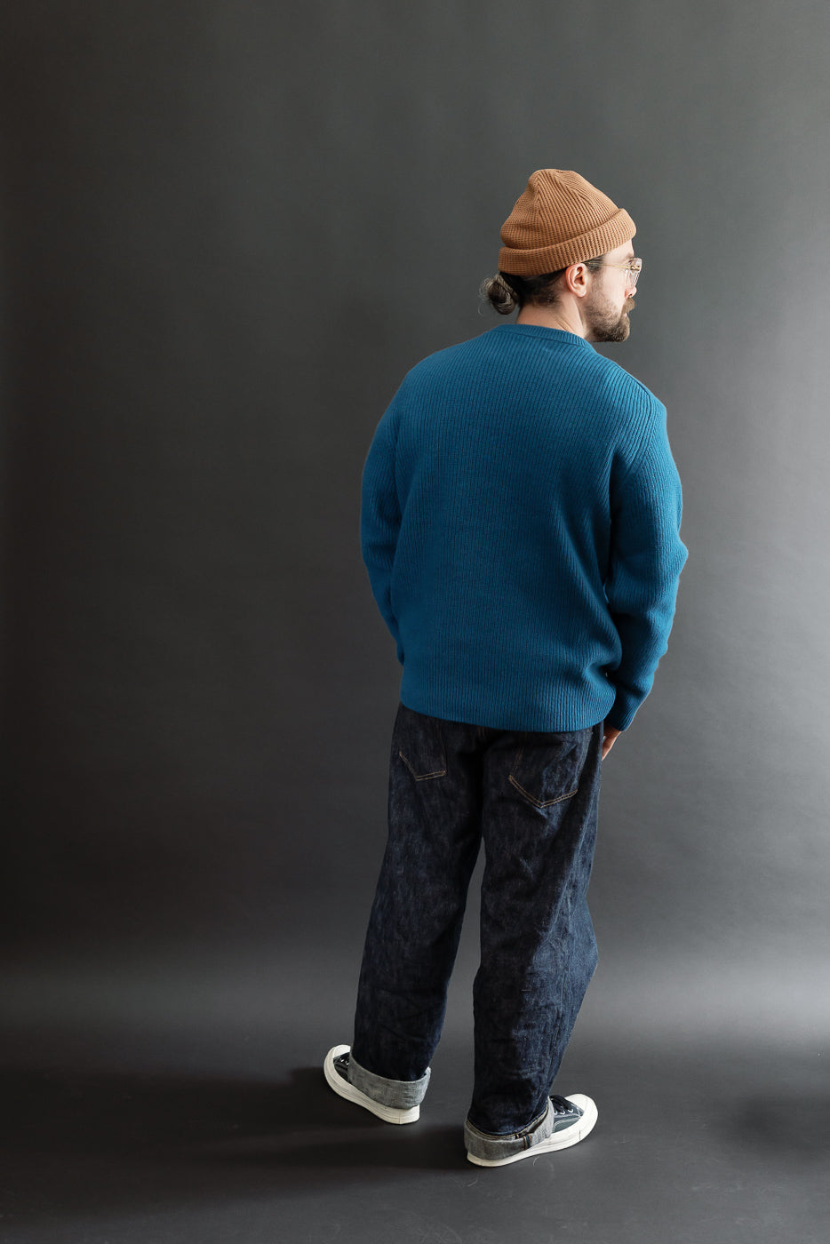 Full body back view of a male model, 5'9