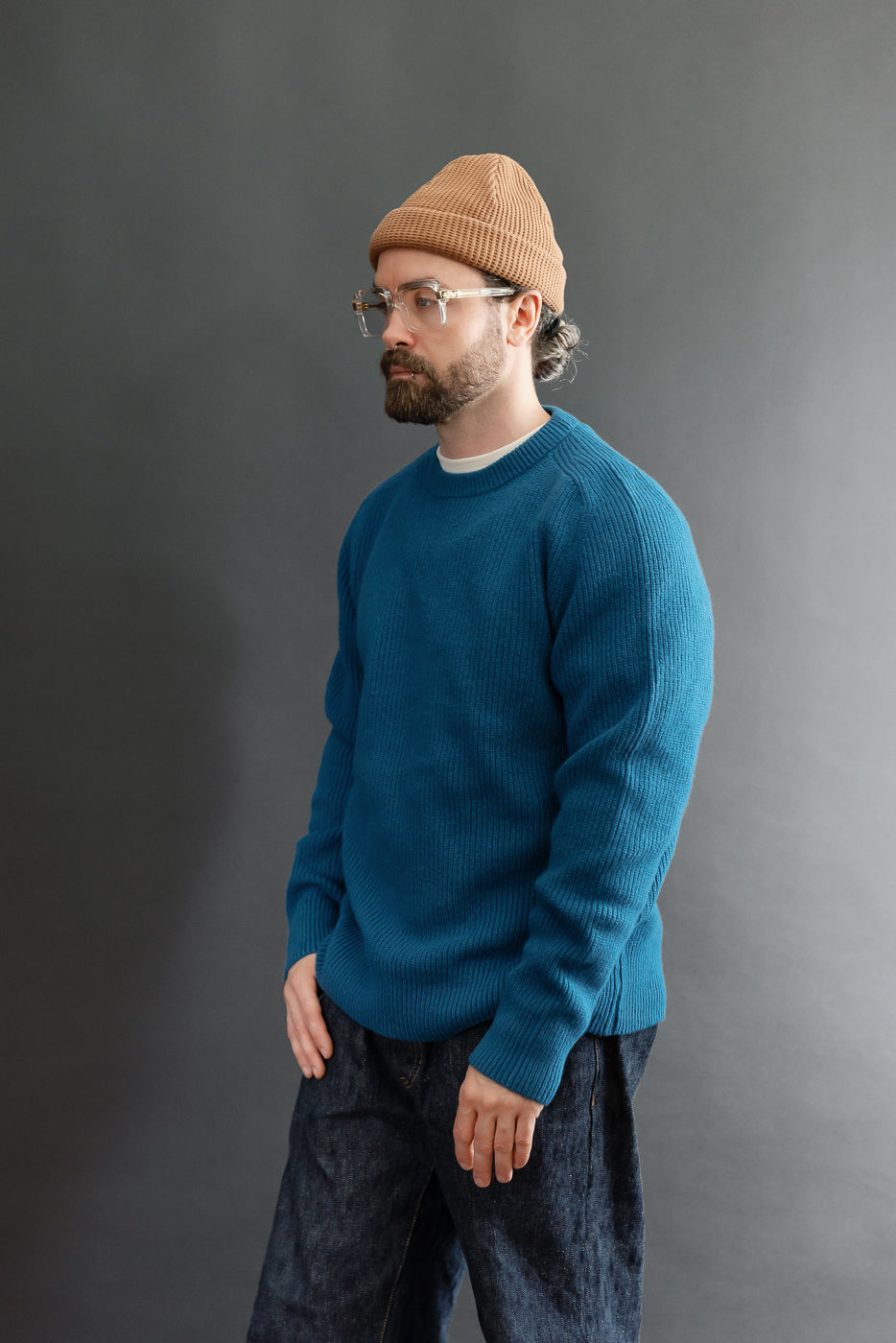 Full body profile view of a male model, 5'9