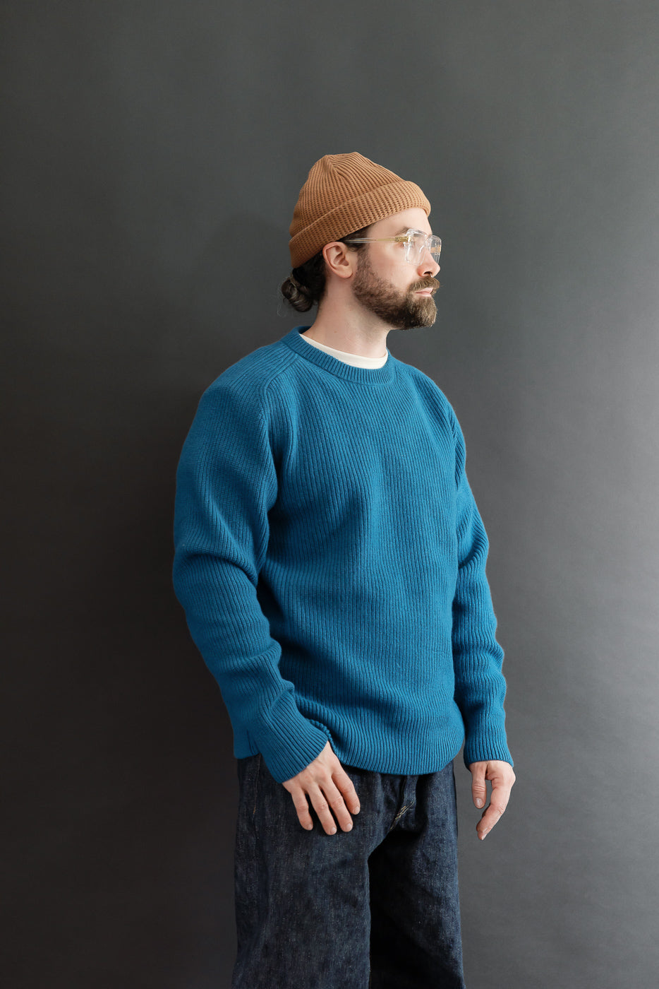 Side view full body of male model, 5'9