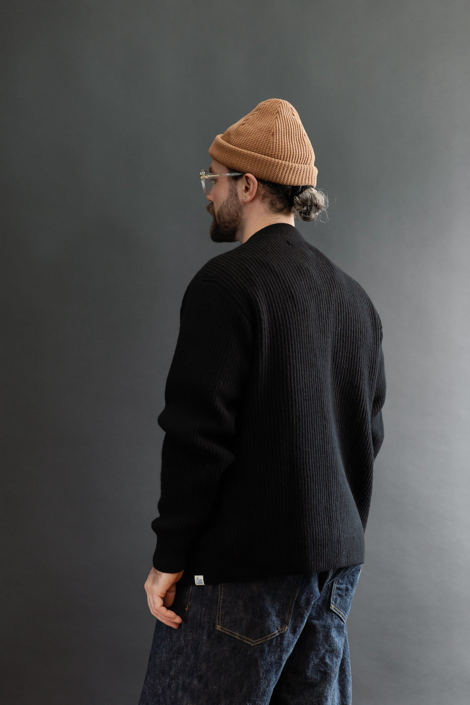 Back view of male model, 5'9