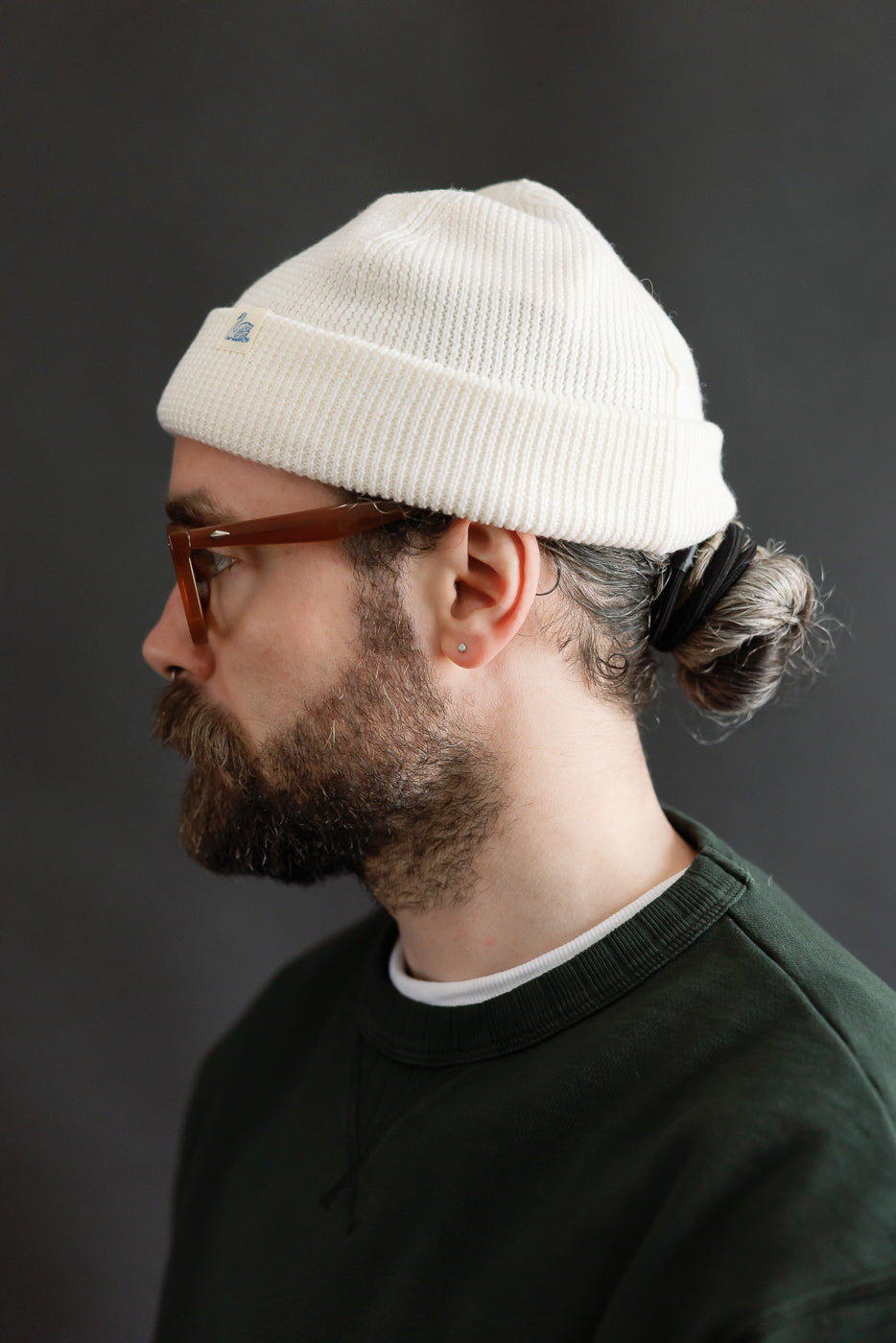 Side view close-up of male model 5'9