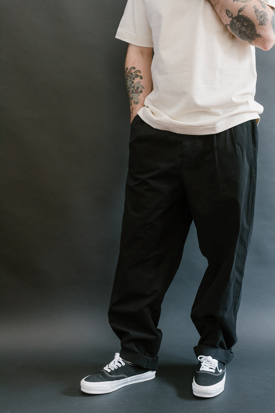 PANTS03.99 - Organic Cotton Poplin Pleated Front Pants - Deep Black