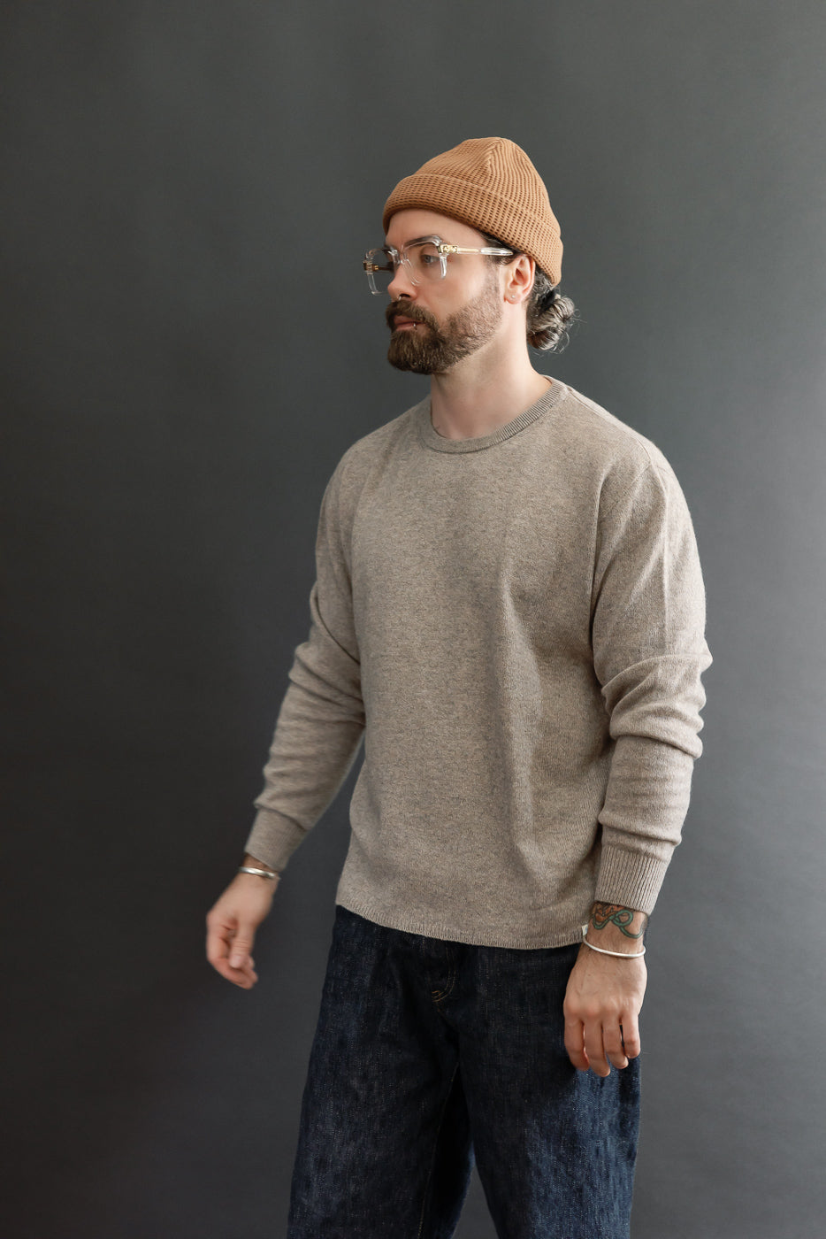 Full body front view of male model (5'9