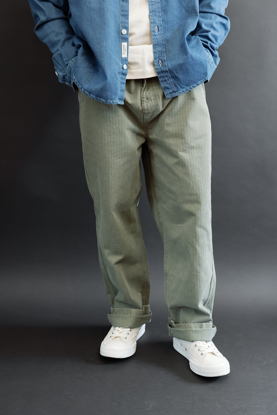Full body front view of male model (5'9
