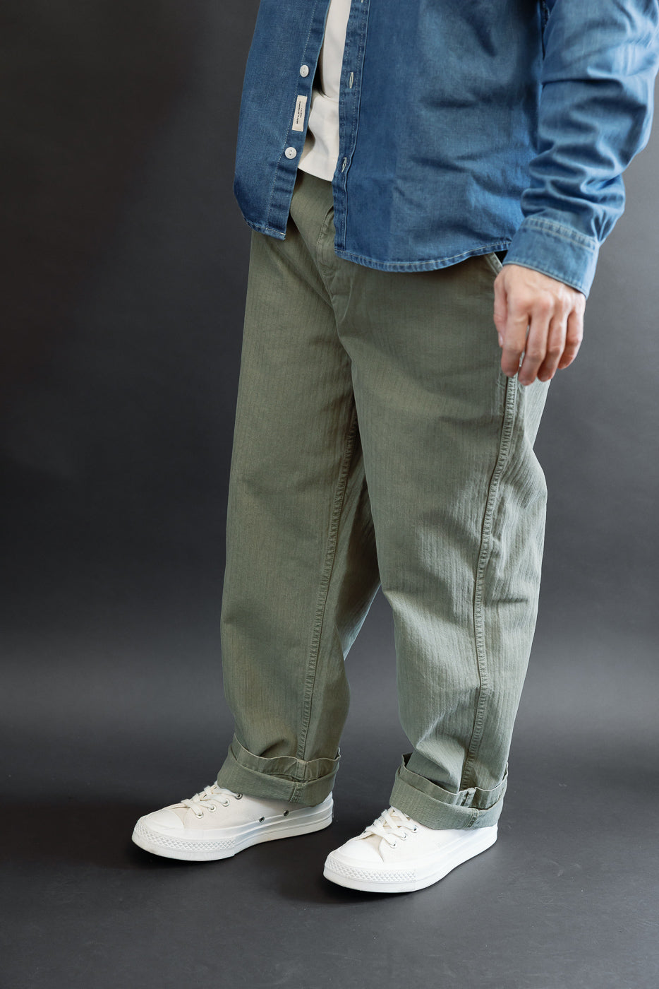 Full body front view of male model, 5'9