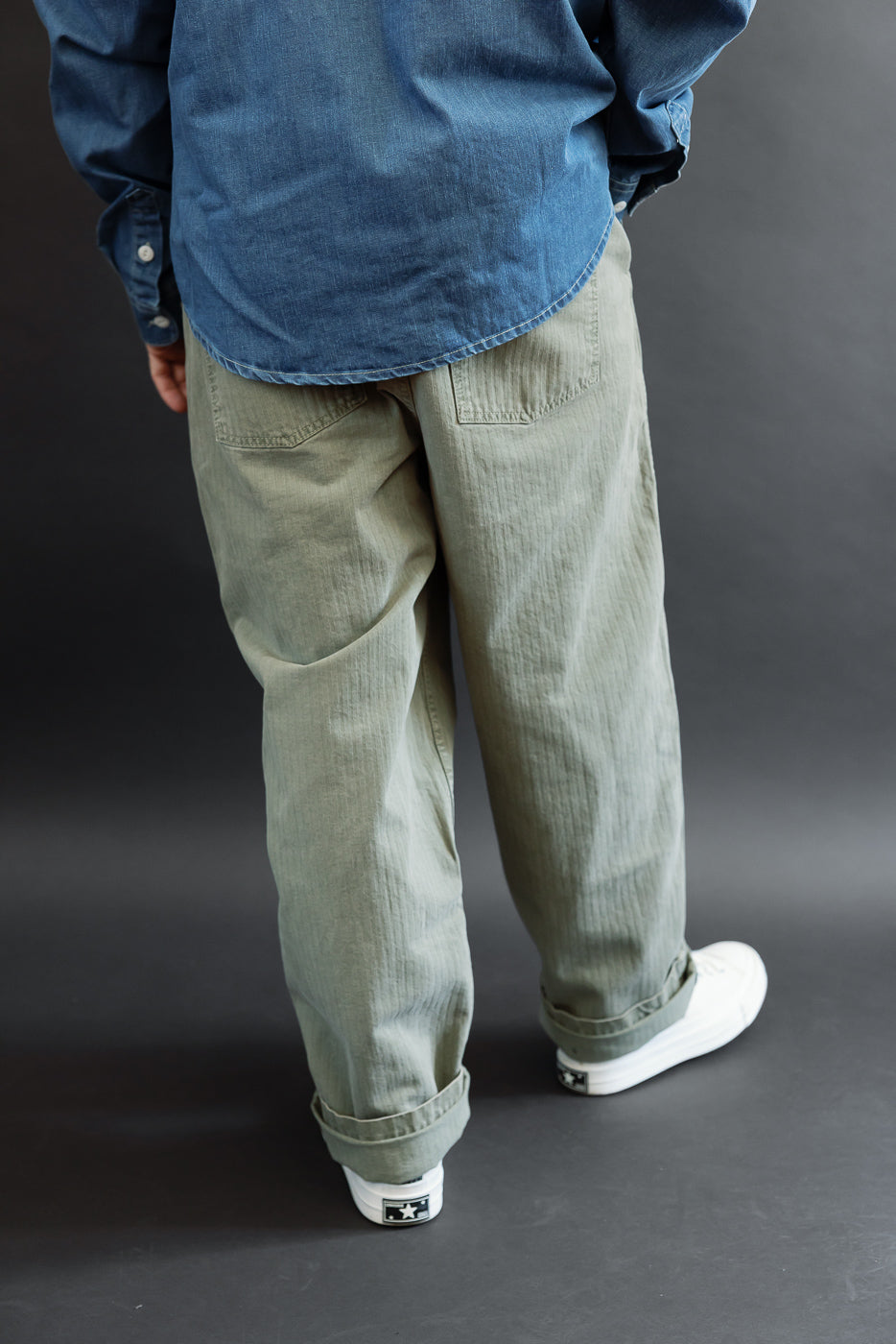 Back view of olive pants on a 5'9