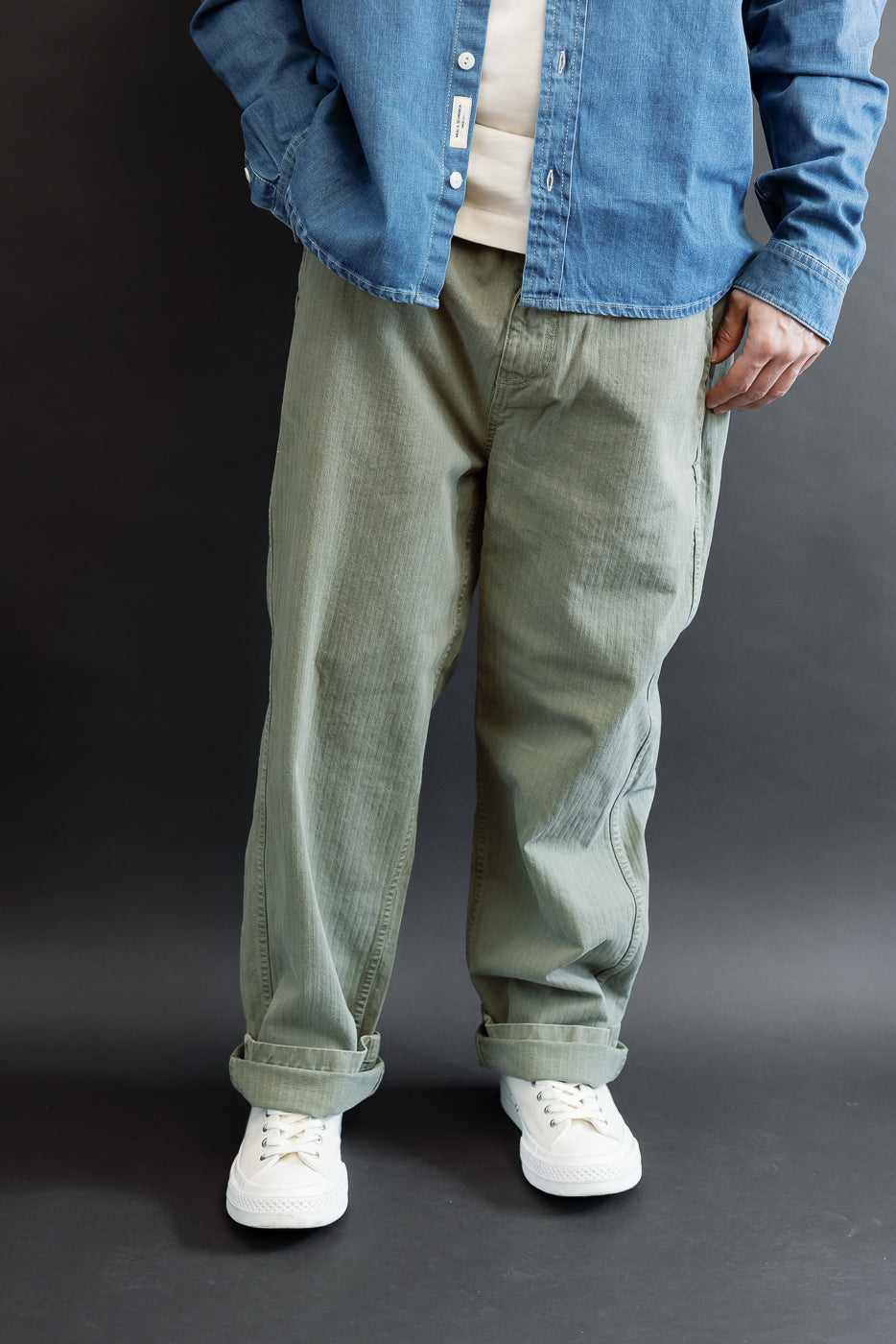 Full body front view of male model, 5'9