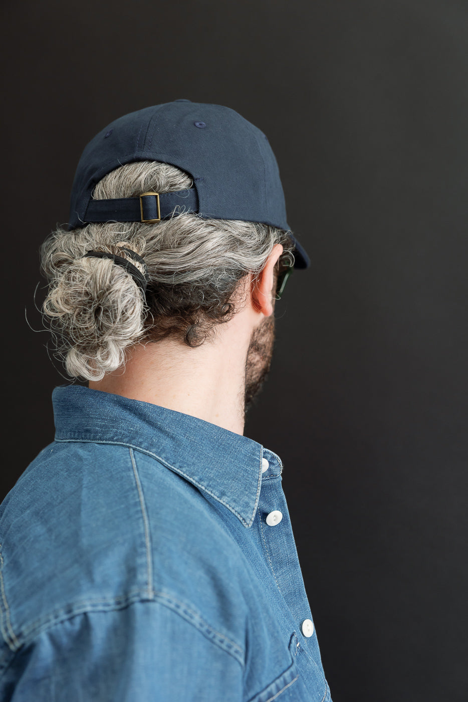 Back view close-up of a male model, 5'9