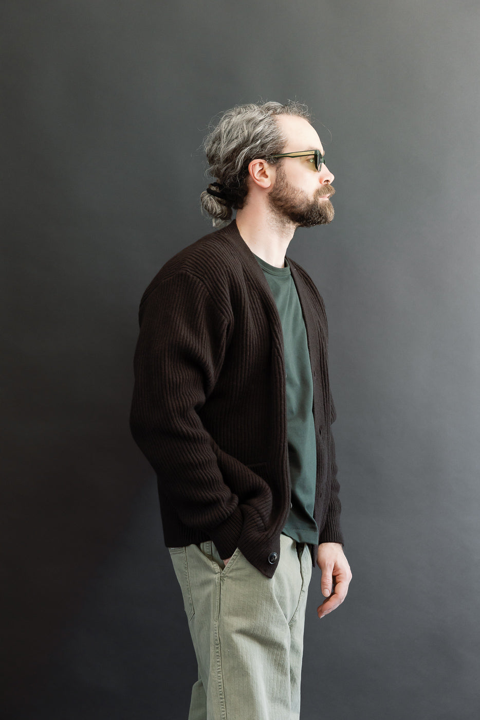 Full body side view: male model, 5'9