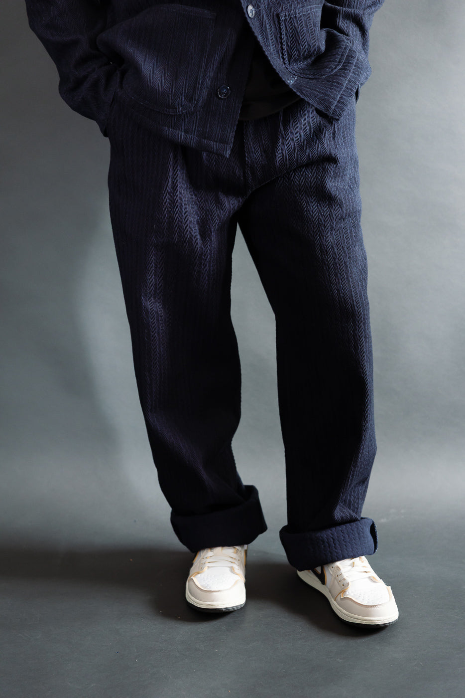 Front view full body of male model 5'9