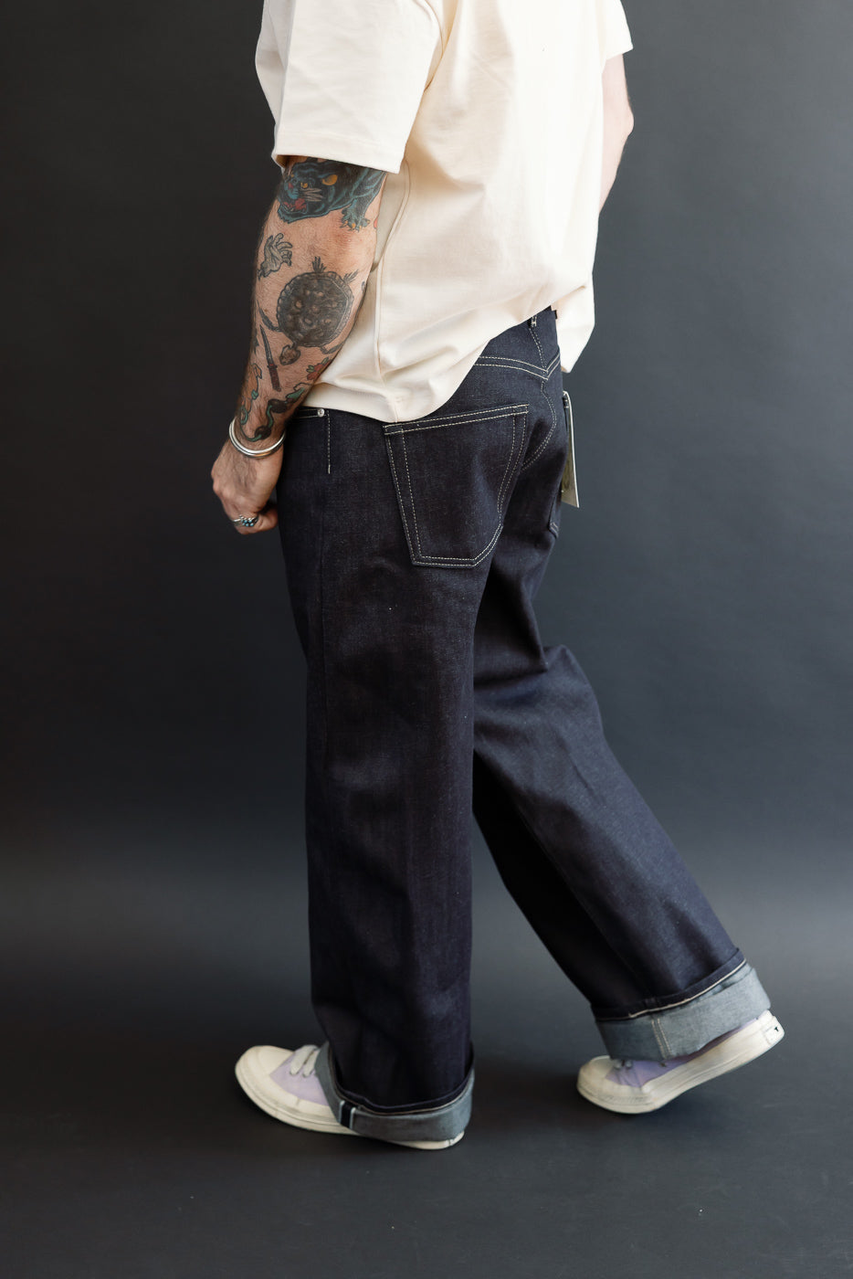 Full body side view of a male model, 5'9