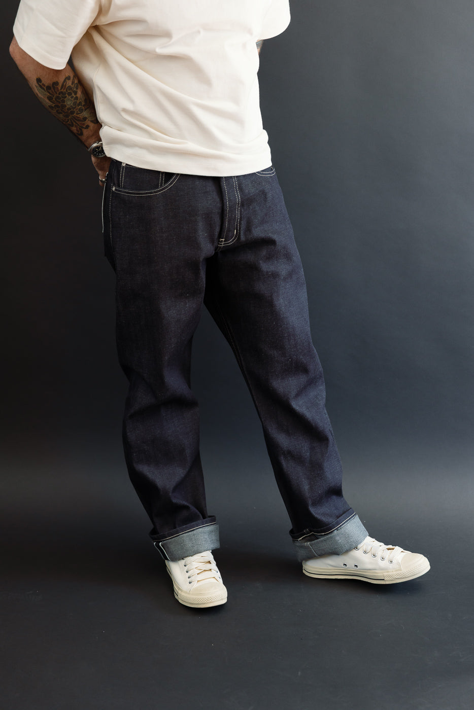 Full body side view of a male model (5'9