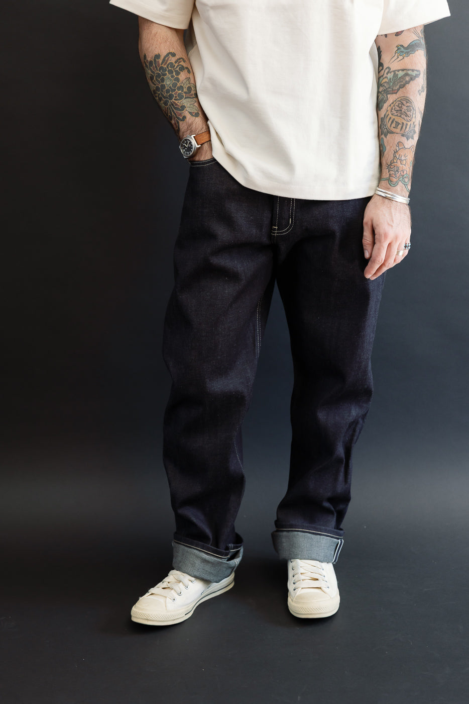 Full body front view of male model, 5'9
