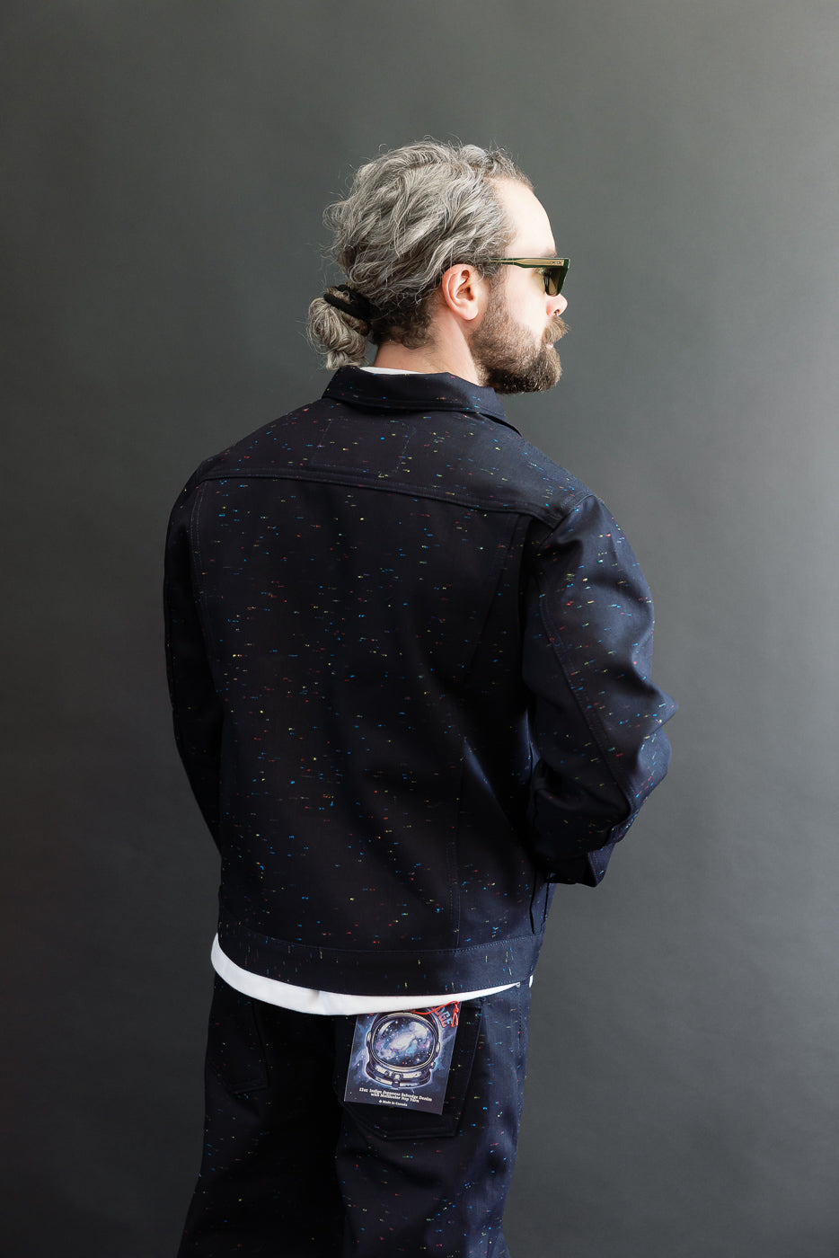 Back view of male model (5'9