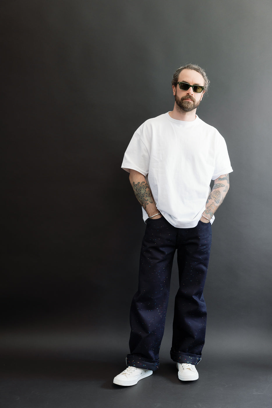 Full body front view: male model, 5'9