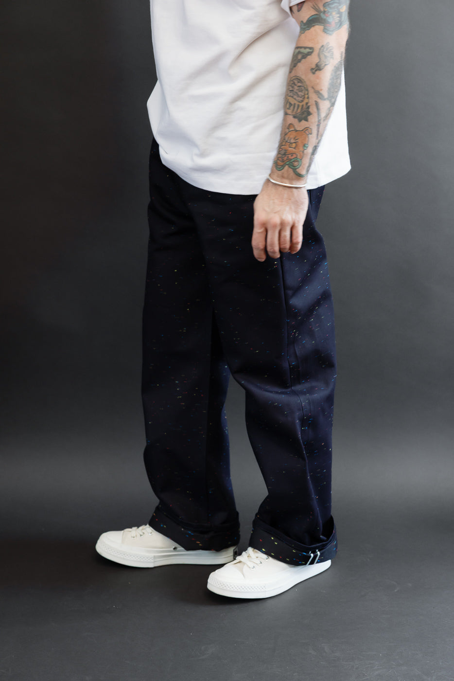 Full body side view of male model, 5'9