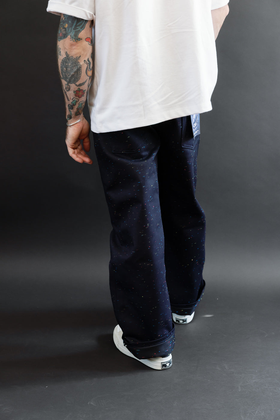 Full body back view of male model (5'9