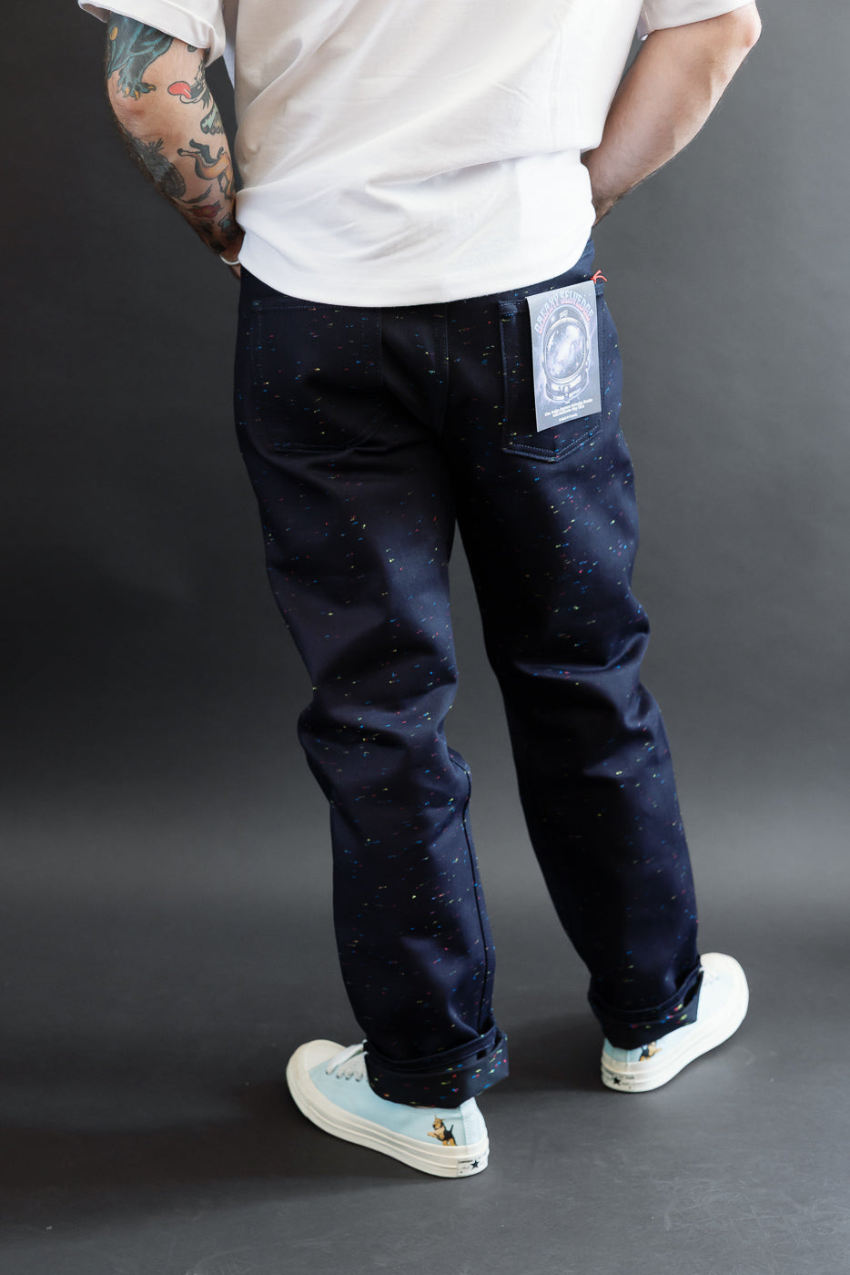 Back view, full body: Male model, 5'9