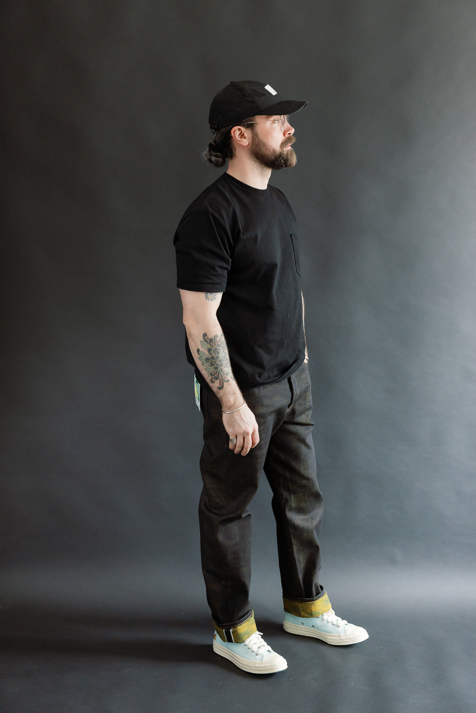 Full body side view of male model, 5'9