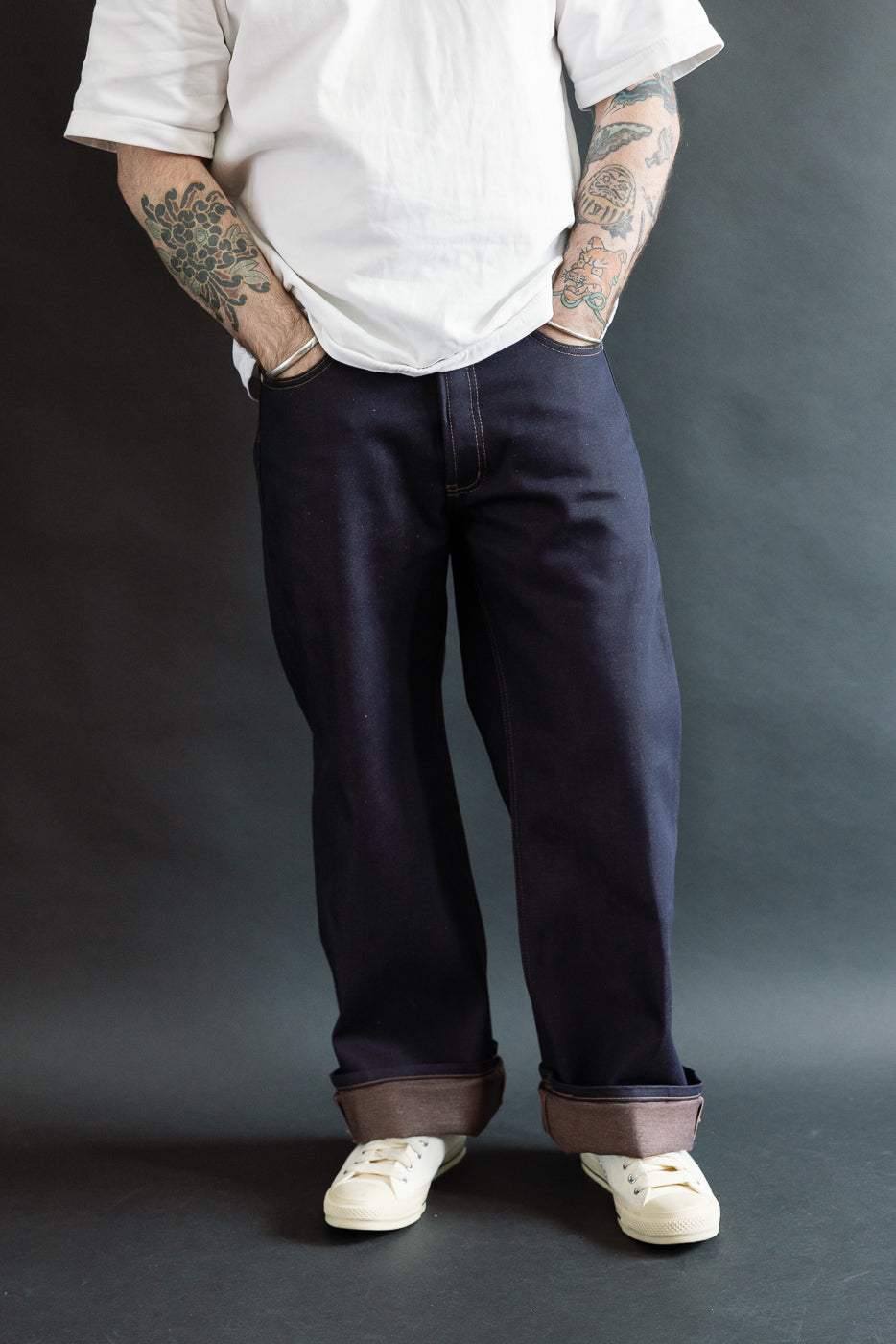 Front view full body of male model, 5'9