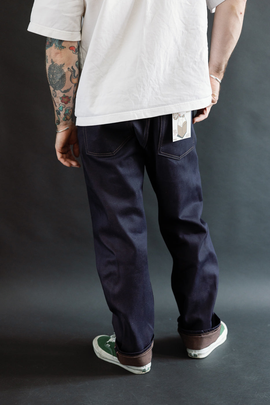 Back view, male model 5'9