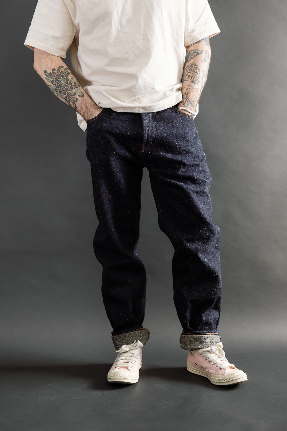 Front view, male model 5'9