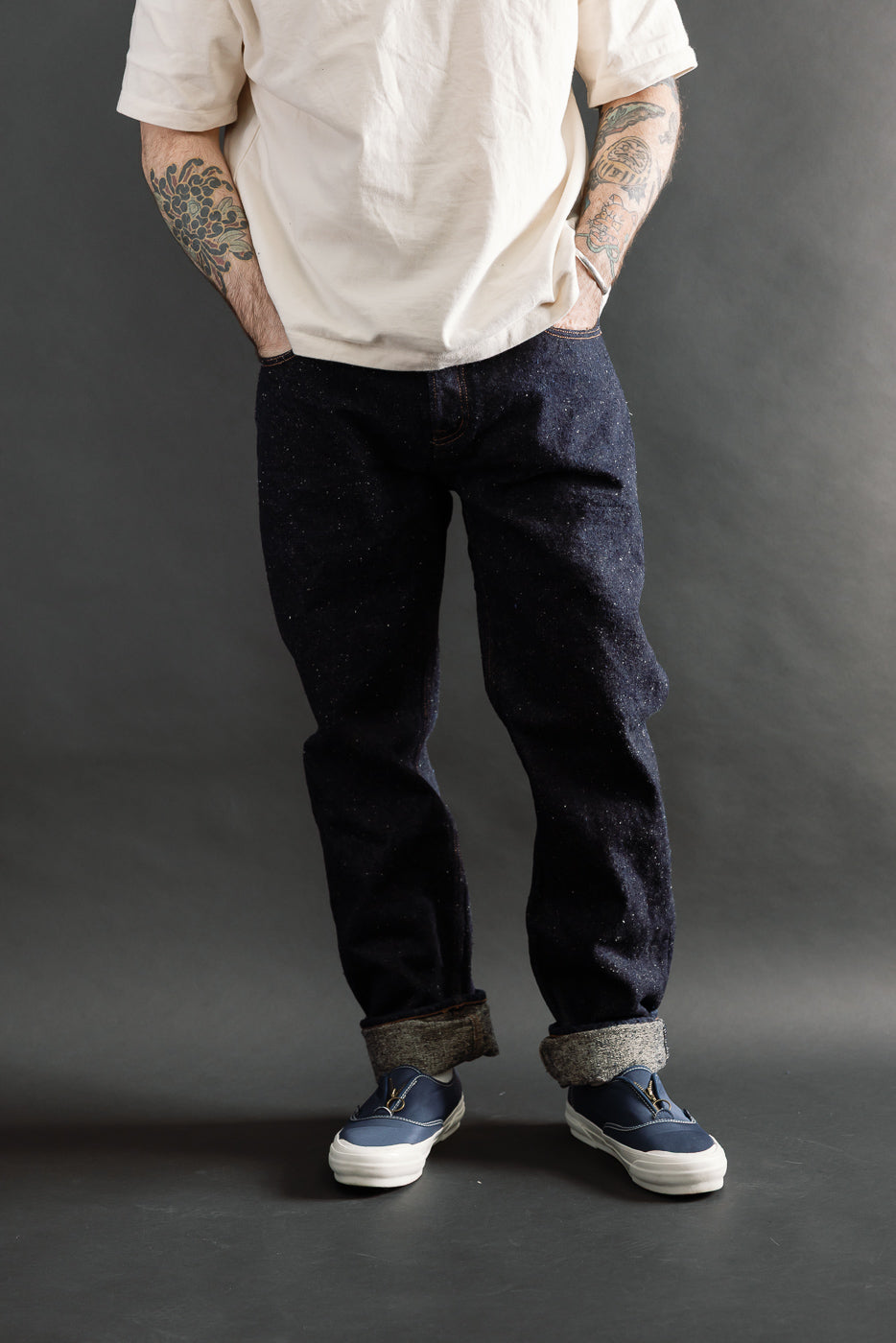 Front view mid-shot of male model 5'9