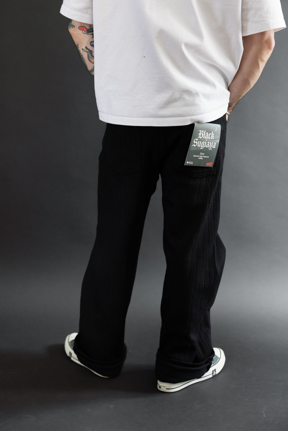Back view, full body: Male model, 5'9