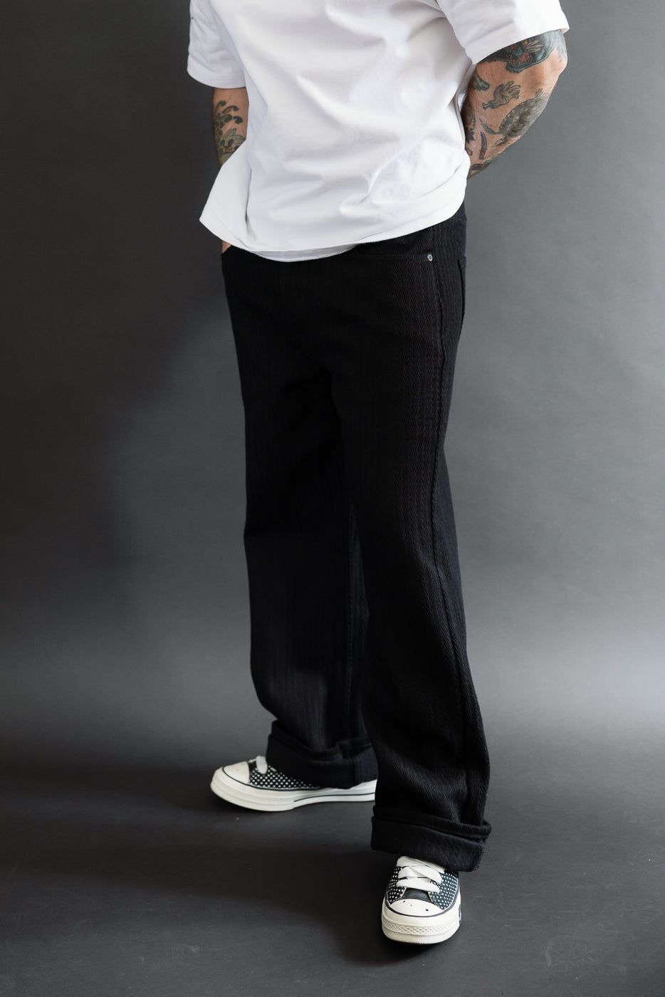 Full body side view of male model, 5'9